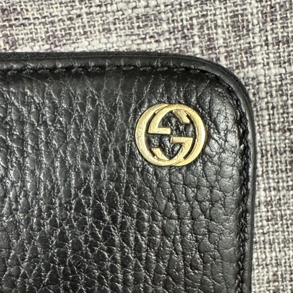 Gucci Black Leather Wallet with Gold Emblem - Picture 7 of 9